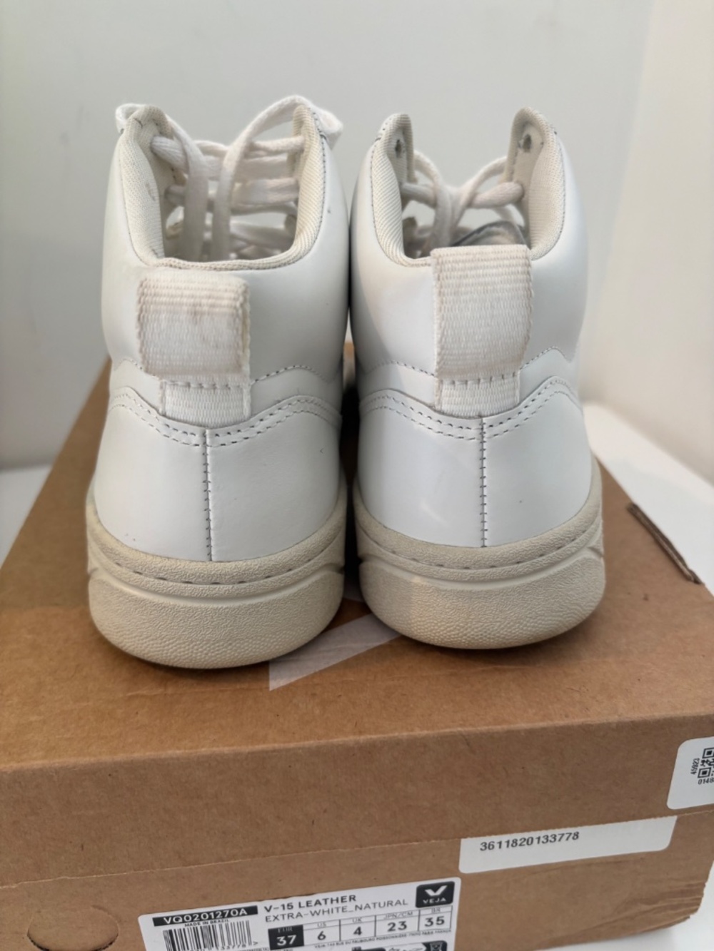 Veja Hightops, White, size 6 - Picture 2 of 3